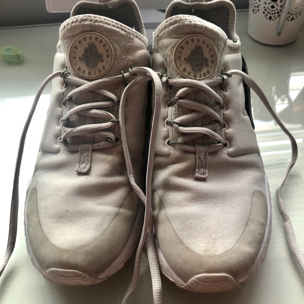 Gray/Green Nike Hurricanes gym shoes